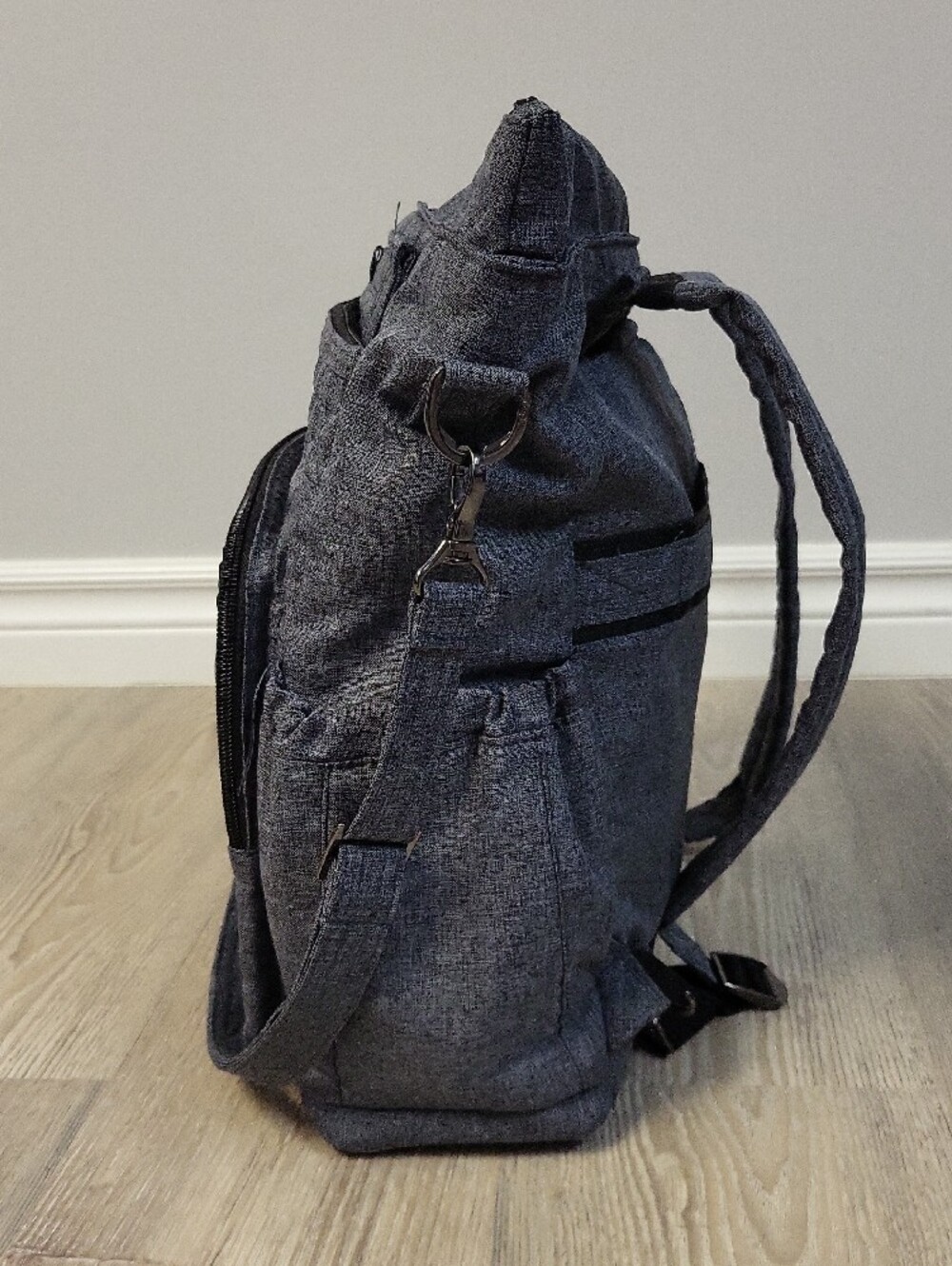 LUG Convertable Tote/Backpack Bag - Picture 5 of 12